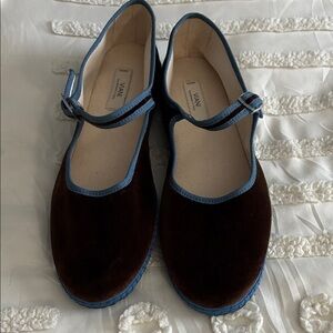 Viani Italy Women's Flats in Brown with Blue Trim.